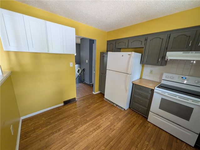 300 SW Palo Drive, Blue Springs, MO 64014