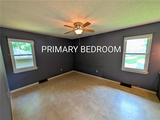 300 SW Palo Drive, Blue Springs, MO 64014