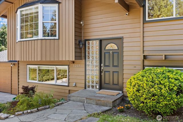 3205 NE 204th Street, Lake Forest Park, WA 98155