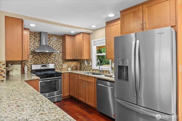 3205 NE 204th Street, Lake Forest Park, WA 98155
