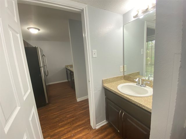 207 Country Bend Drive, Duncanville, TX 75137