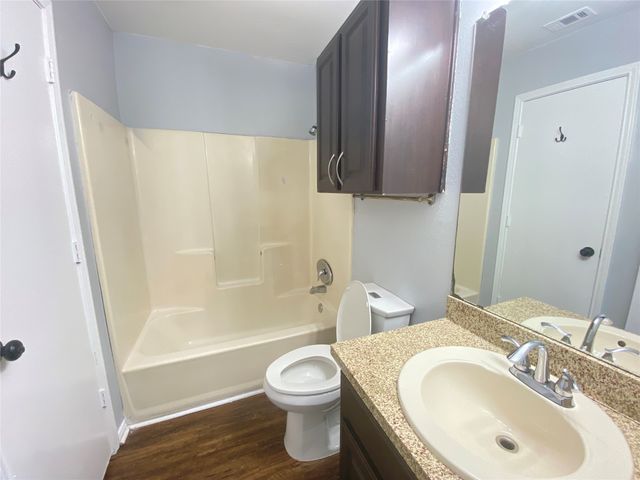 207 Country Bend Drive, Duncanville, TX 75137