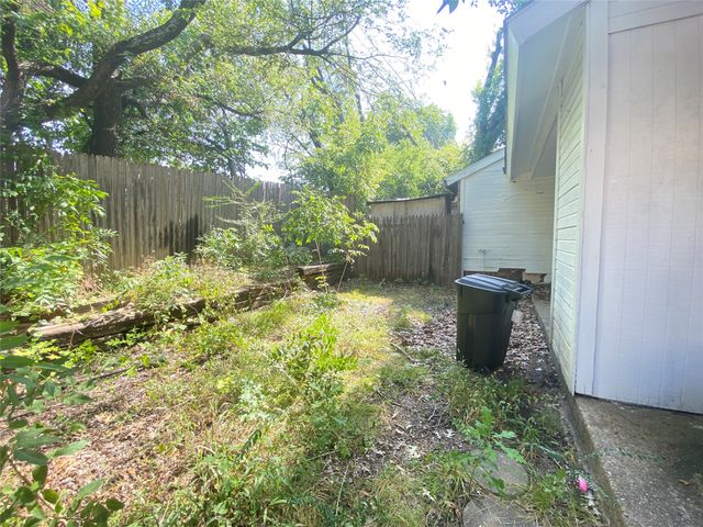 207 Country Bend Drive, Duncanville, TX 75137