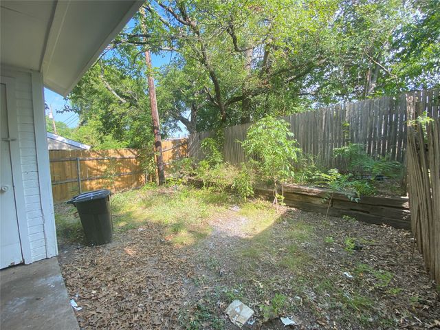 207 Country Bend Drive, Duncanville, TX 75137