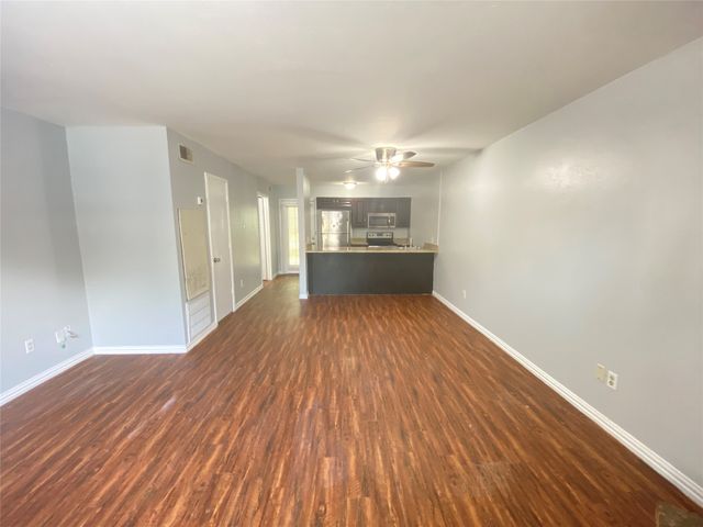 207 Country Bend Drive, Duncanville, TX 75137