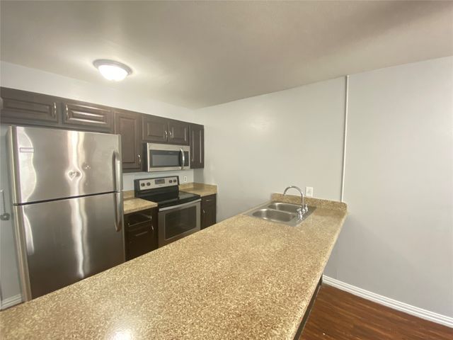 207 Country Bend Drive, Duncanville, TX 75137