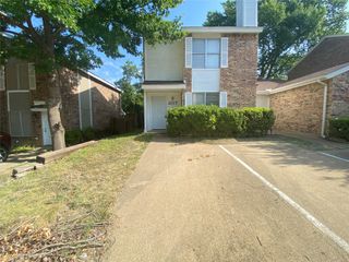 207 Country Bend Drive, Duncanville, TX 75137