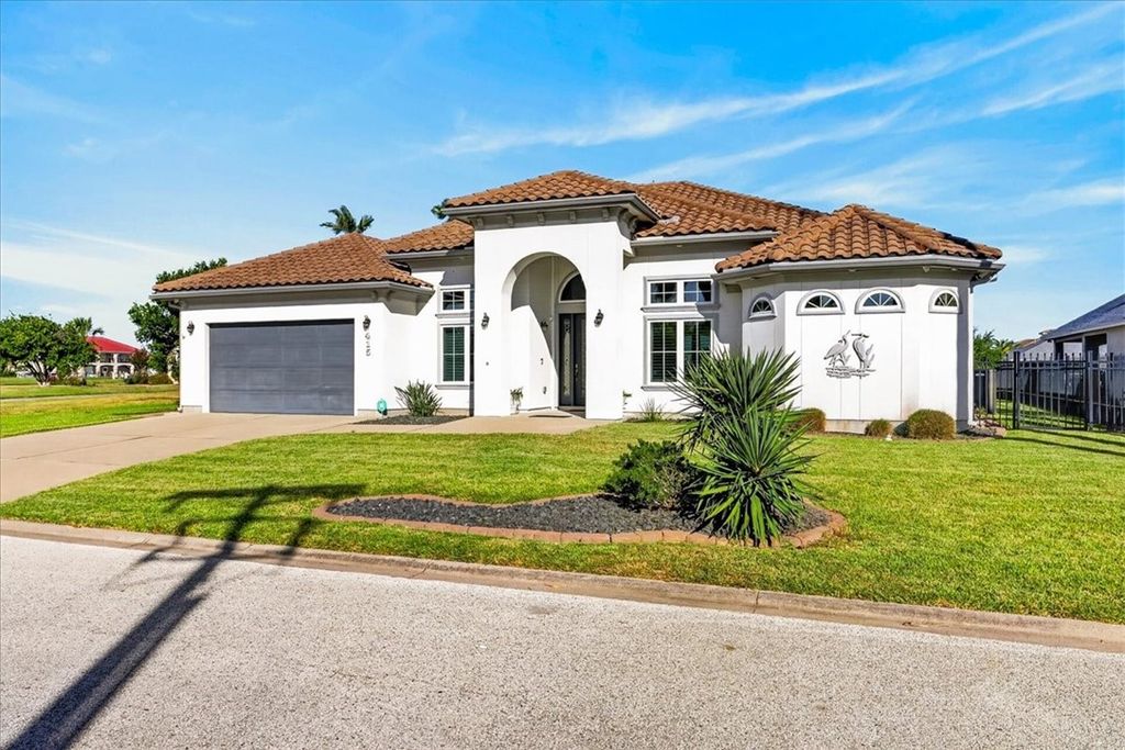 415 Porpoise Dr, Aransas Pass, TX 78336 — photo 2