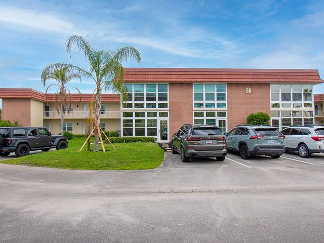 66 Woodland Drive 106, Vero Beach, FL 32962