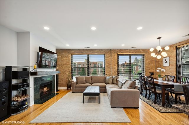 1635 W Belmont Avenue 422, Chicago, IL 60657
