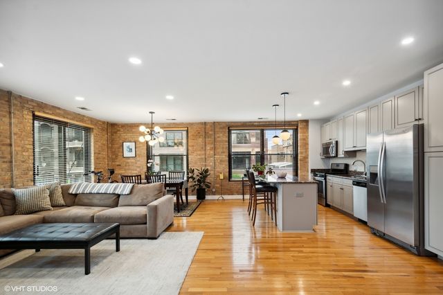 1635 W Belmont Avenue 422, Chicago, IL 60657