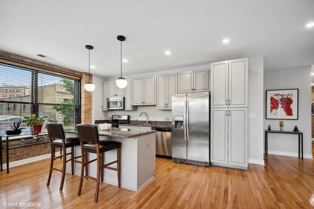 1635 W Belmont Avenue 422, Chicago, IL 60657