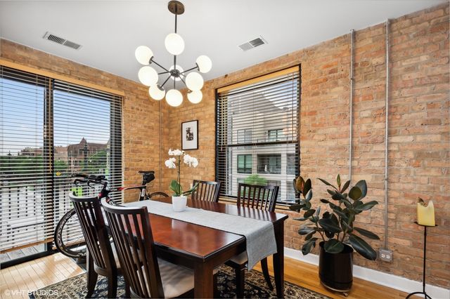 1635 W Belmont Avenue 422, Chicago, IL 60657