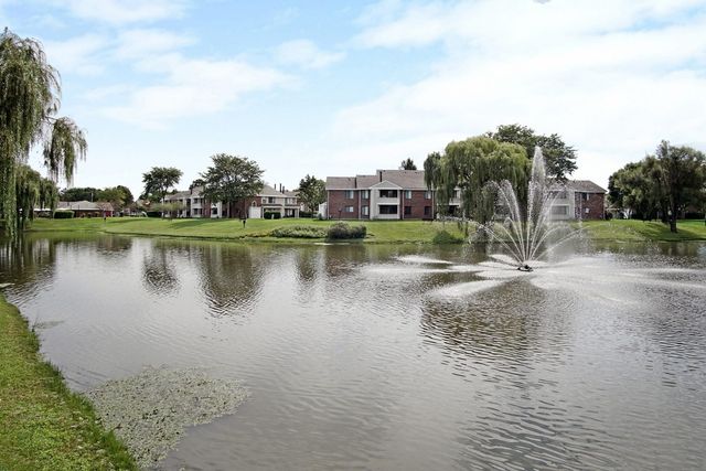 1601 Westminster Drive 209, Naperville, IL 60563