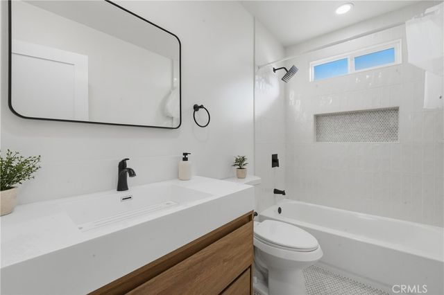 5814 Arlington, Los Angeles, CA 90043