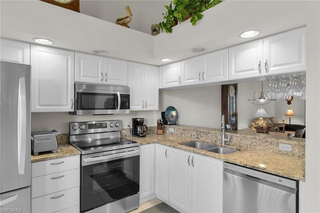 278 Newport DR 206, Naples, FL 34114