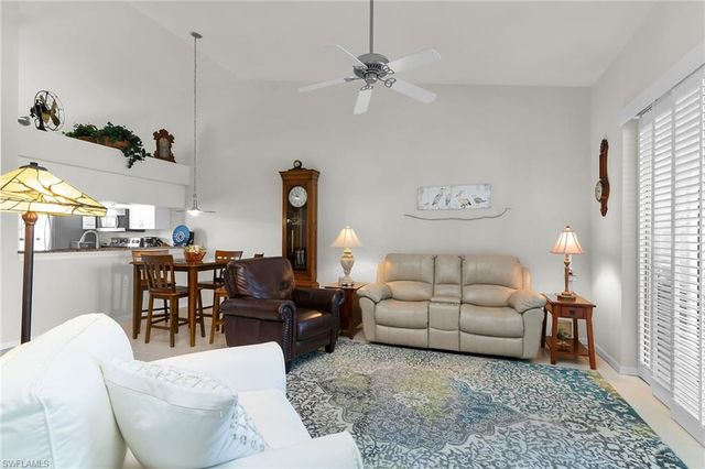 278 Newport DR 206, Naples, FL 34114