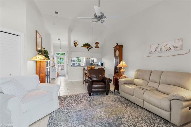 278 Newport DR 206, Naples, FL 34114