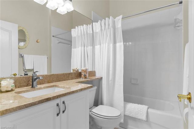 278 Newport DR 206, Naples, FL 34114