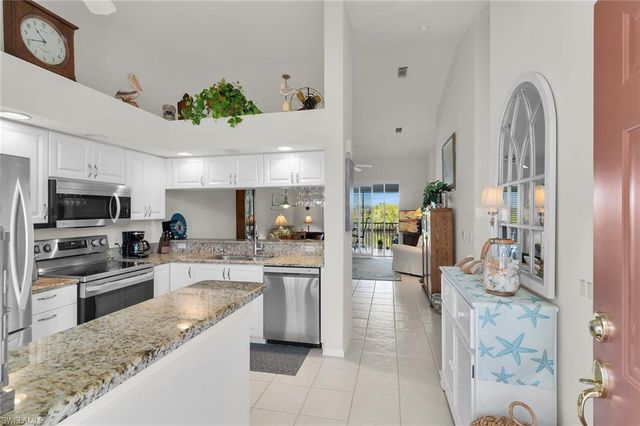 278 Newport DR 206, Naples, FL 34114