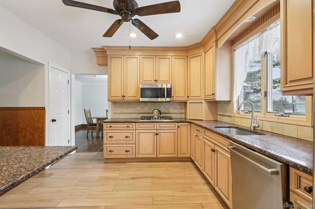 60 Stephens Road, Tappan, NY 10983