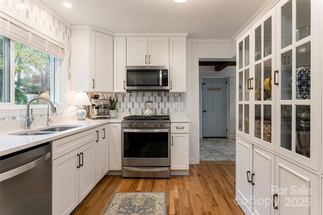 28 Ridgefield Place, Asheville, NC 28803