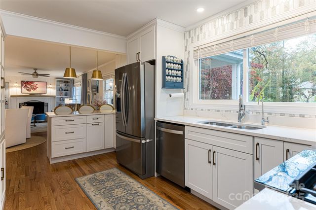 28 Ridgefield Place, Asheville, NC 28803