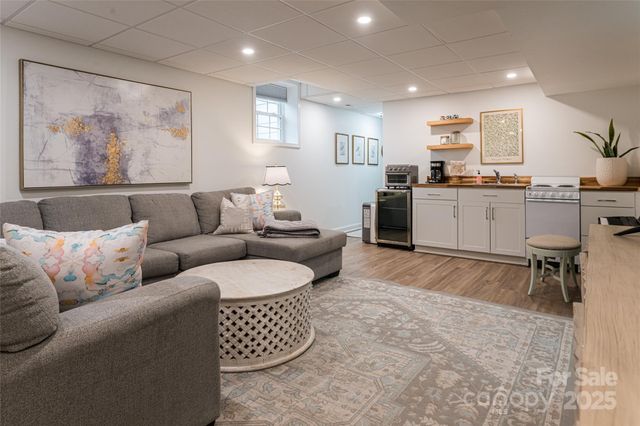 28 Ridgefield Place, Asheville, NC 28803