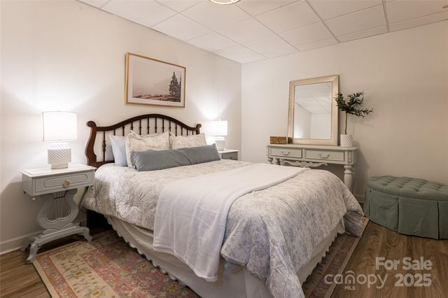 28 Ridgefield Place, Asheville, NC 28803