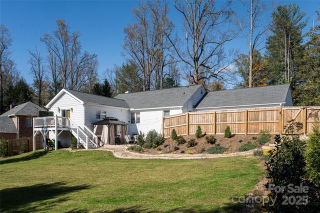 28 Ridgefield Place, Asheville, NC 28803