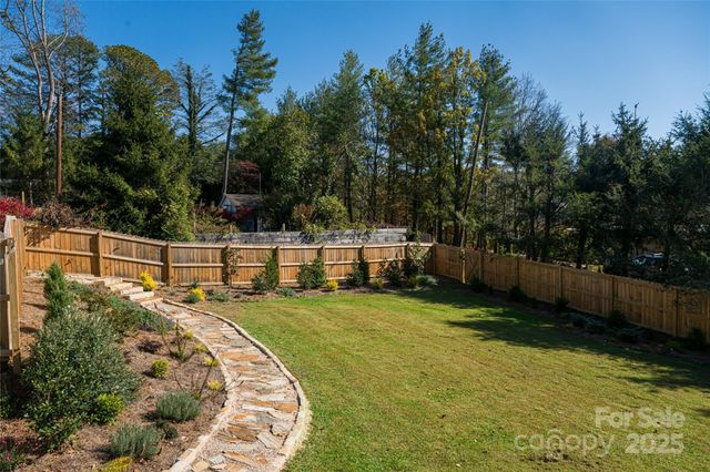 28 Ridgefield Place, Asheville, NC 28803