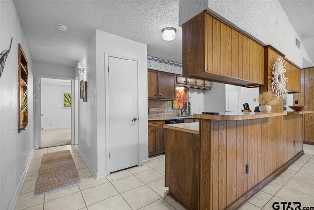 207 Grass Knoll Drive, Hideaway, TX 75771