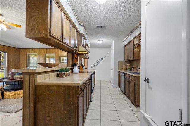 207 Grass Knoll Drive, Hideaway, TX 75771