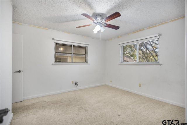 207 Grass Knoll Drive, Hideaway, TX 75771