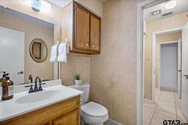 207 Grass Knoll Drive, Hideaway, TX 75771