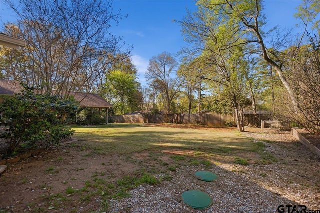 207 Grass Knoll Drive, Hideaway, TX 75771
