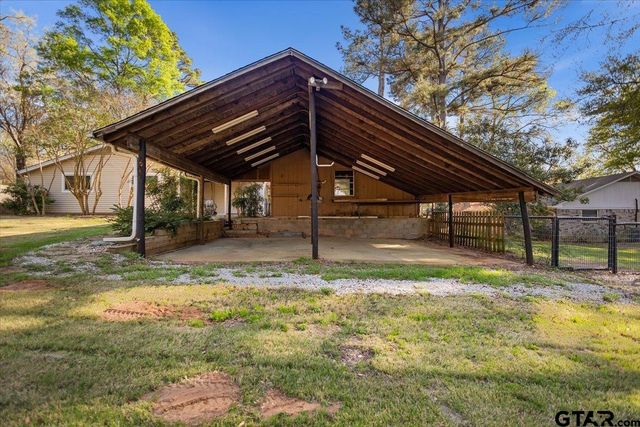207 Grass Knoll Drive, Hideaway, TX 75771
