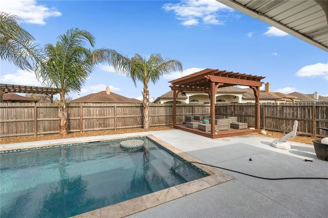 3921 Gladstone Dr, Corpus Christi, TX 78414