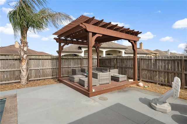 3921 Gladstone Dr, Corpus Christi, TX 78414