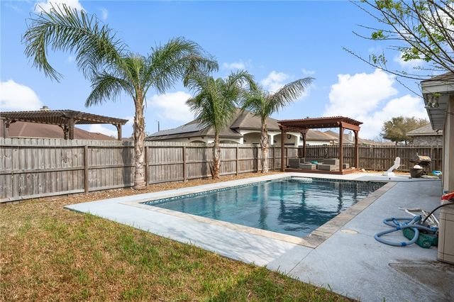 3921 Gladstone Dr, Corpus Christi, TX 78414