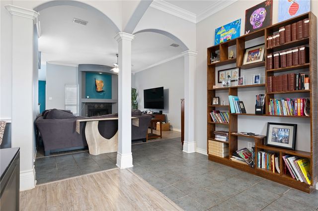 3921 Gladstone Dr, Corpus Christi, TX 78414