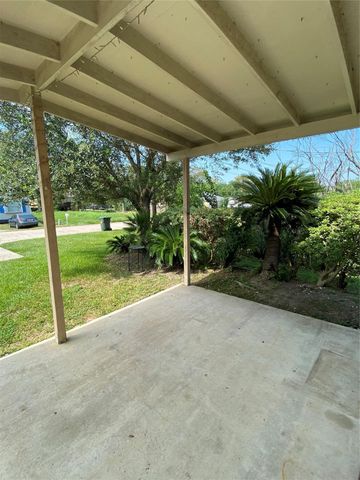 3815 Putnam Drive, Bacliff, TX 77518