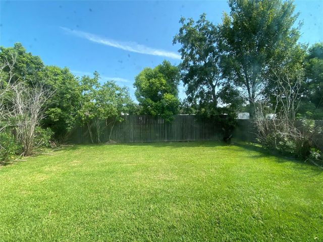 3815 Putnam Drive, Bacliff, TX 77518
