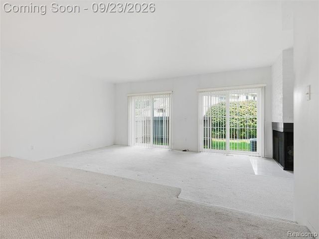 1204 Kings Cove Drive, Rochester Hills, MI 48306