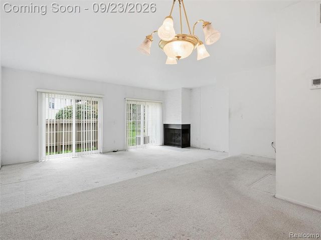 1204 Kings Cove Drive, Rochester Hills, MI 48306