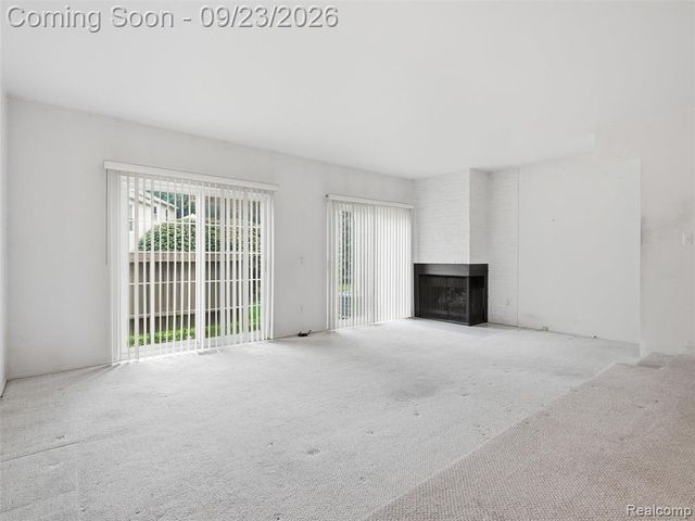 1204 Kings Cove Drive, Rochester Hills, MI 48306