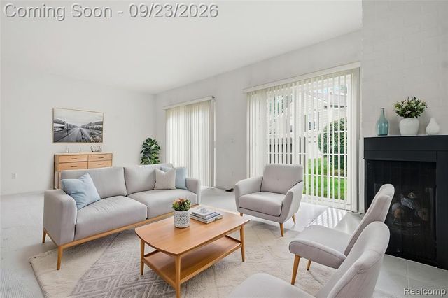 1204 Kings Cove Drive, Rochester Hills, MI 48306