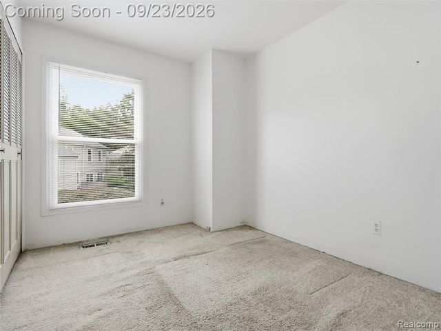 1204 Kings Cove Drive, Rochester Hills, MI 48306