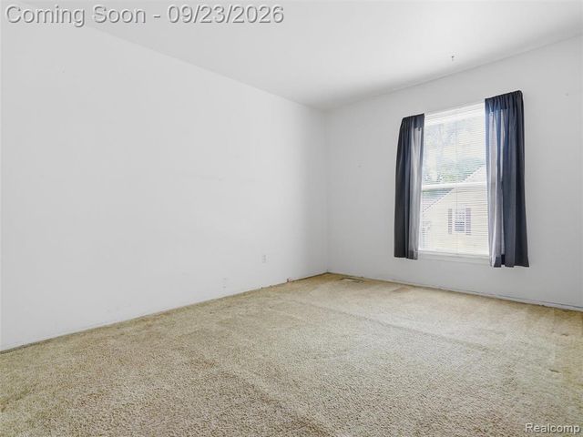 1204 Kings Cove Drive, Rochester Hills, MI 48306