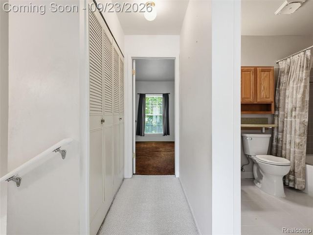 1204 Kings Cove Drive, Rochester Hills, MI 48306